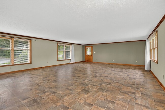 Building Photo - Charming 4BR / 3BA Historic Home with Big Backyard! BR VA