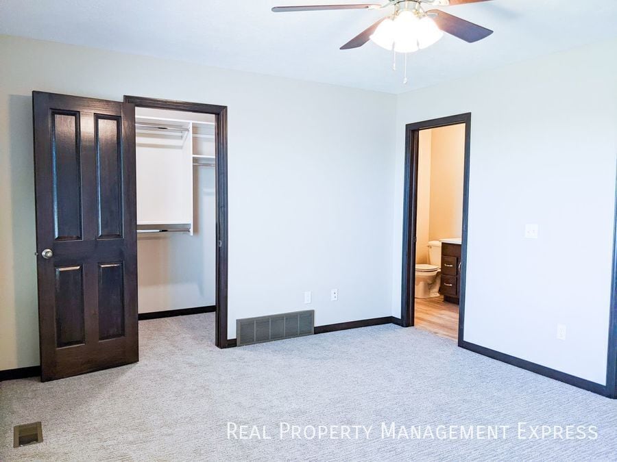 Building Photo - 9617 W Broek Dr