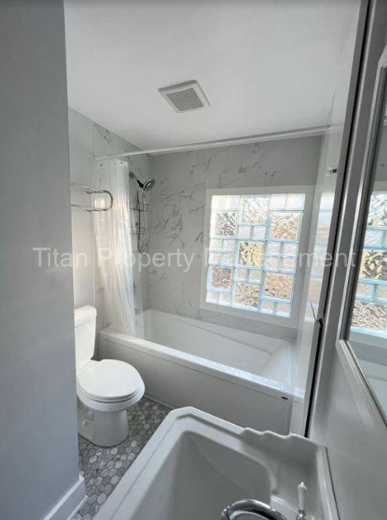 Building Photo - Charming 2-Bedroom Retreat in Portland – Cozy Living in 780 Sq Ft!