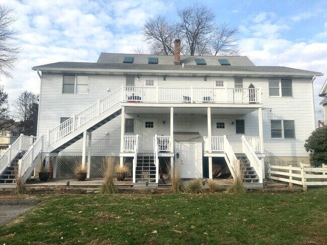 Building Photo - 33 Valley Rd