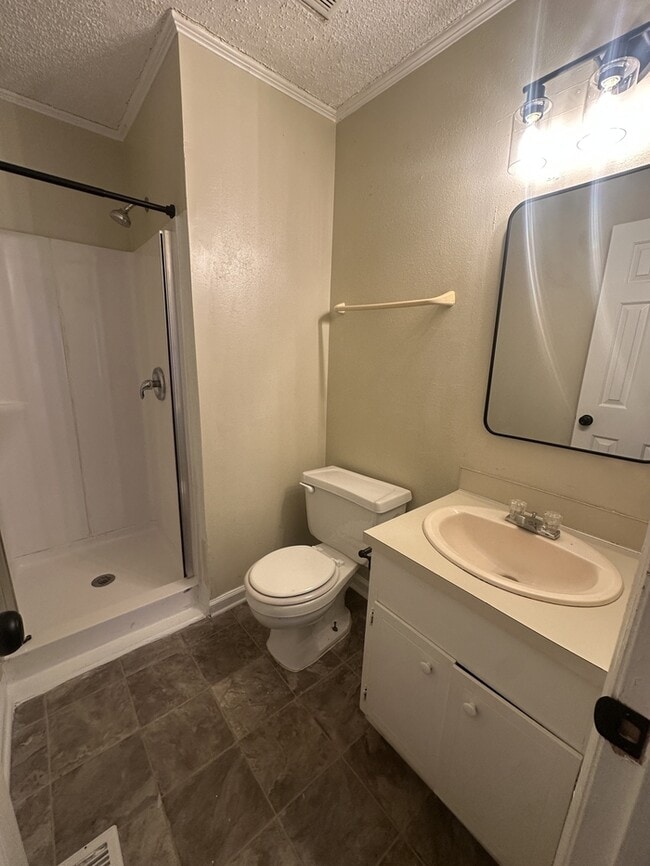 Building Photo - NOW AVAILABLE! Great 3 bedroom 2 bath ranch home!