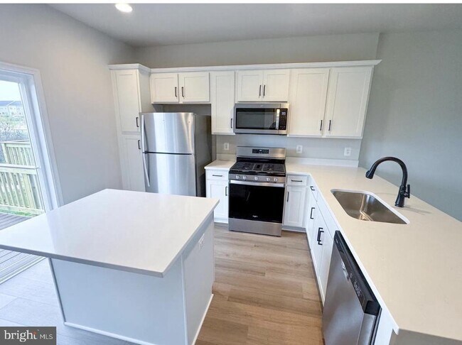 Building Photo - 114 Norland Knoll Dr