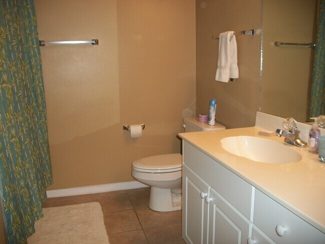 Building Photo - BEAUTIFULLY FURNISHED, 3 BEDROOM 2 BATH,  VACATION CONDO!