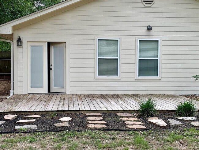 Building Photo - 239 Ridgewood Dr
