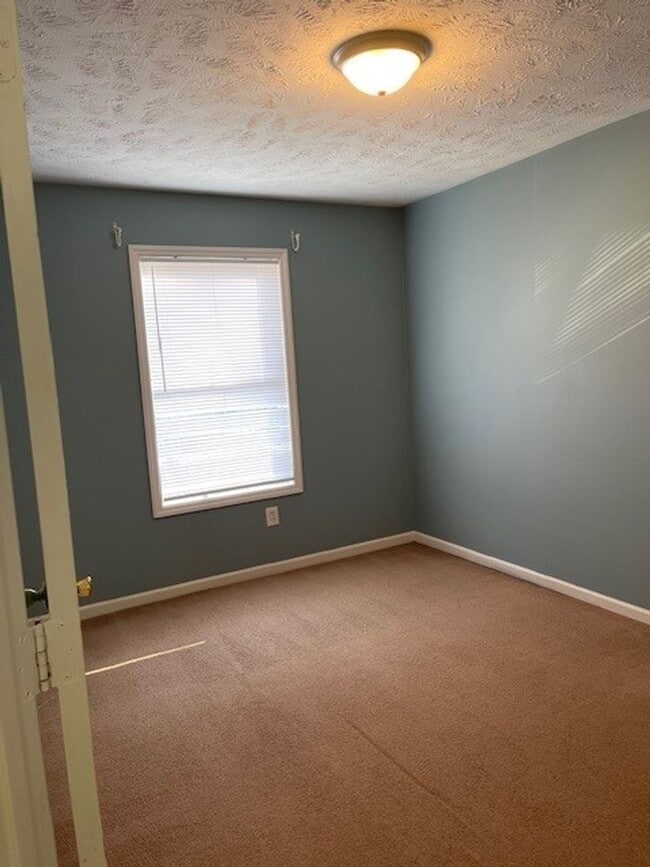 Building Photo - 6800 Willowbrook Dr