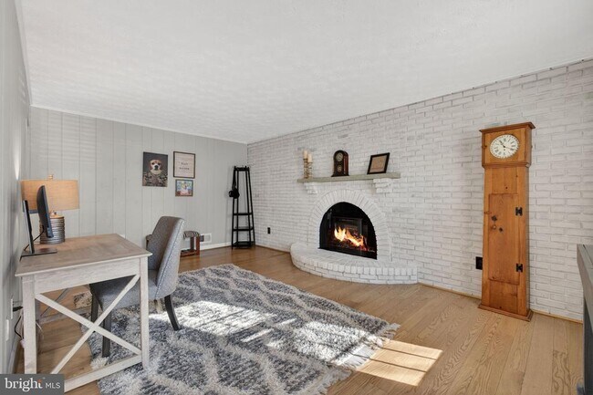 Building Photo - 11922 Holly Spring Dr