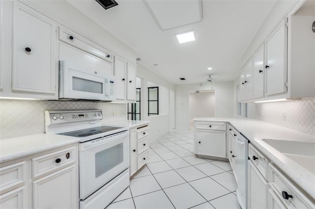 Building Photo - 3805 Brookhaven Cir