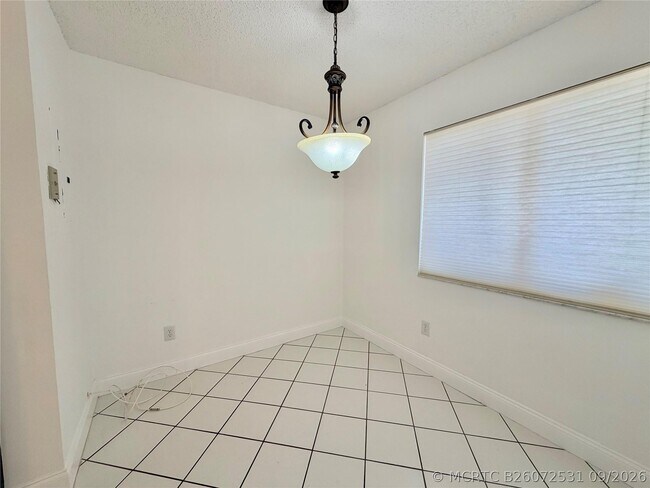 Building Photo - 9587 Weldon Cir