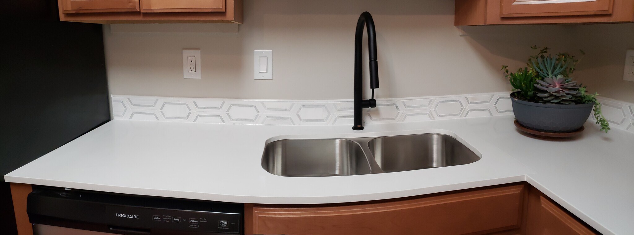 Building Photo - 720 W Village Rd