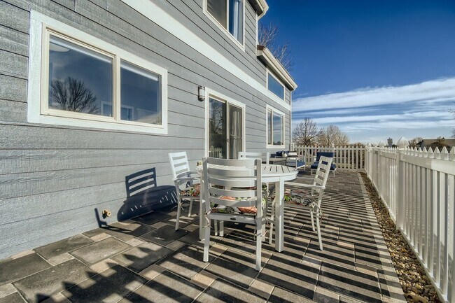 Building Photo - Lovely 3 BDR/3BA Home - 20 Minutes to Denver