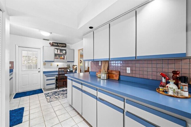 Building Photo - 4606 S Esperanza Ave