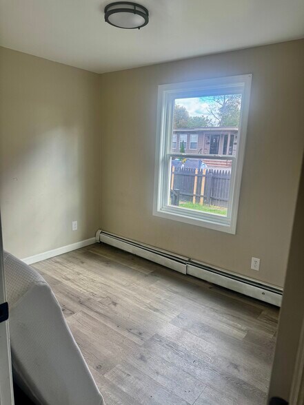 Building Photo - 56 Hyacinth St