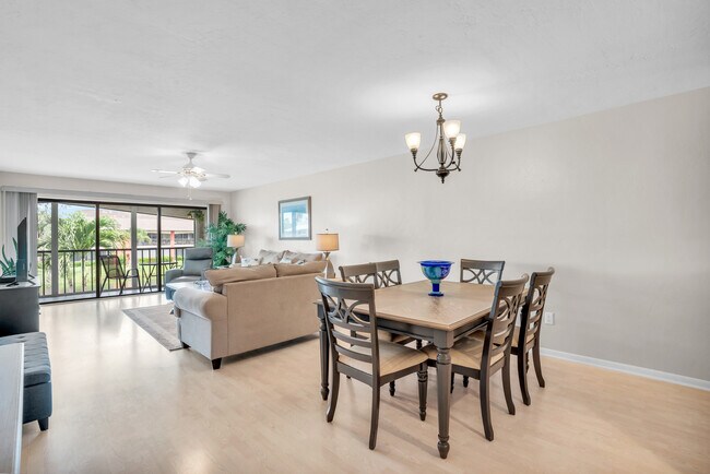 Building Photo - 4640 Chantelle Dr