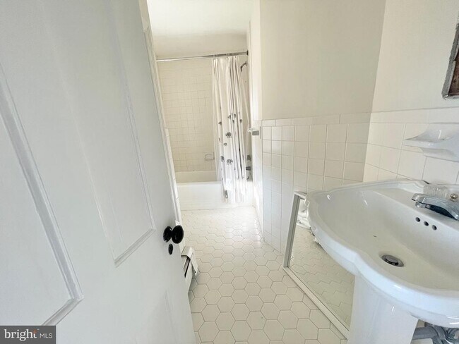 Building Photo - 4925 West Chester Pike