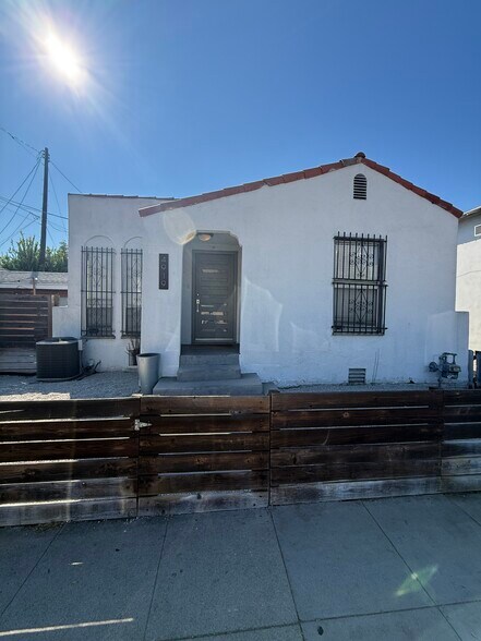Primary Photo - 4919 Klump Ave