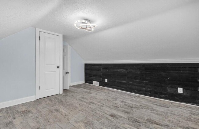 Building Photo - 10012 Elizabeth Ave