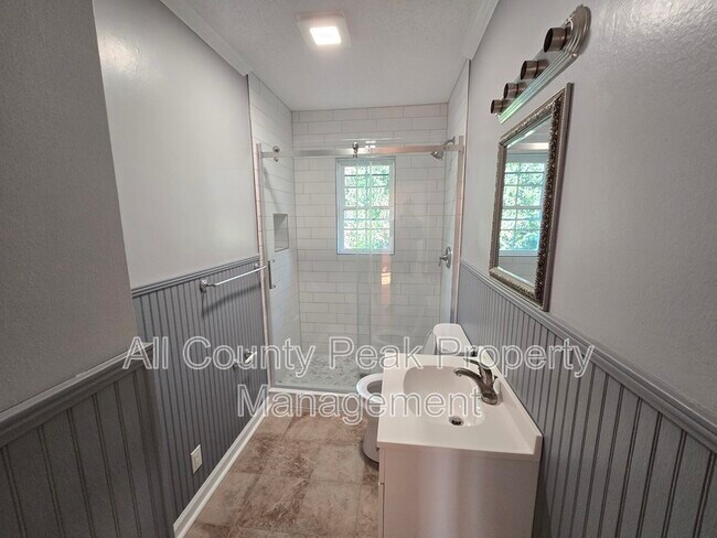 Building Photo - 3409 Alta Vista Dr