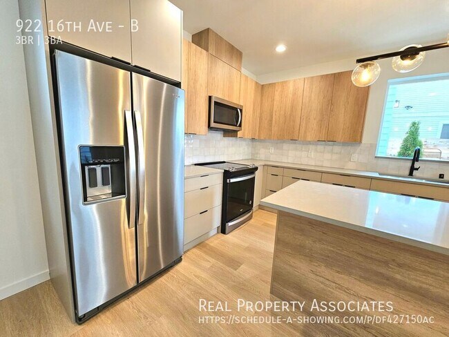 Building Photo - 922 16th Ave