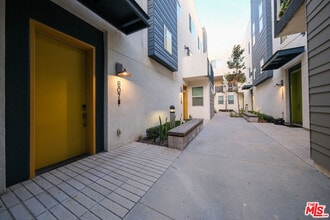 Building Photo - 807 Jade Pl.