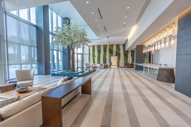 Building Photo - 851 NE 1st Ave