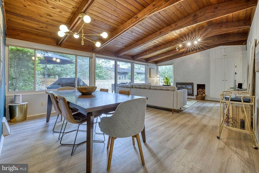 Building Photo - 3402 Hemlock Dr