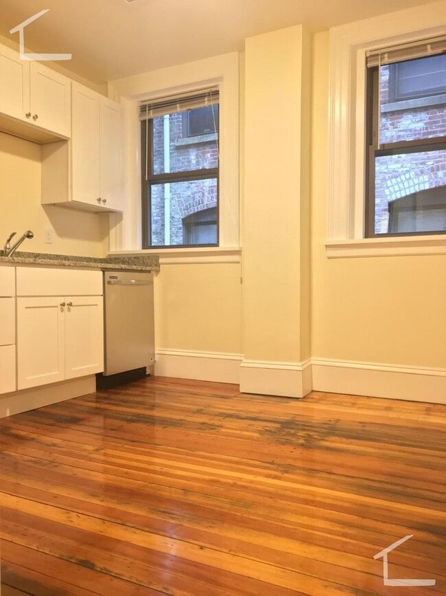 Building Photo - 1465 Beacon St