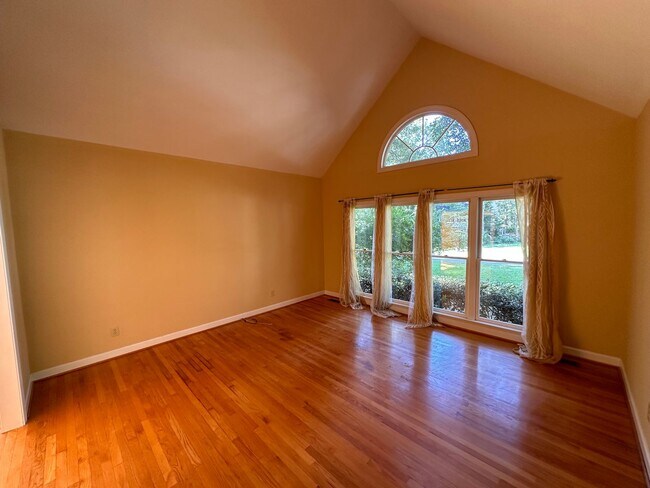 Building Photo - **West Durham 5bd / 3.5ba Oasis**