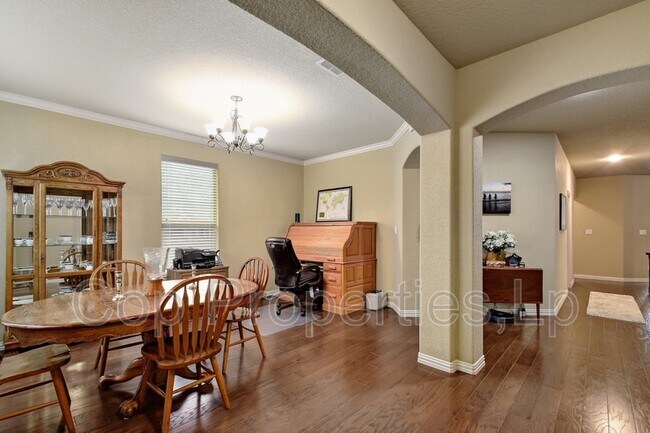 Building Photo - 1435 Sparrow Song