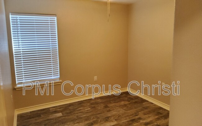 Building Photo - 2934 Carver Dr