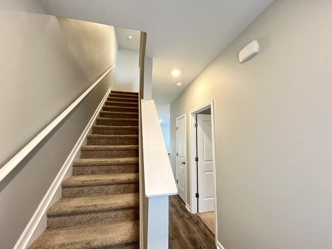 Building Photo - Beautiful Townhome in Columbia minutes to ...