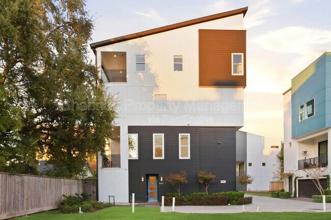 Building Photo - 2412 Canal St