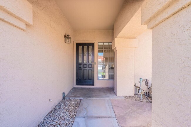 Building Photo - Scottsdale Ranch - Three Bedrooms and POOL!