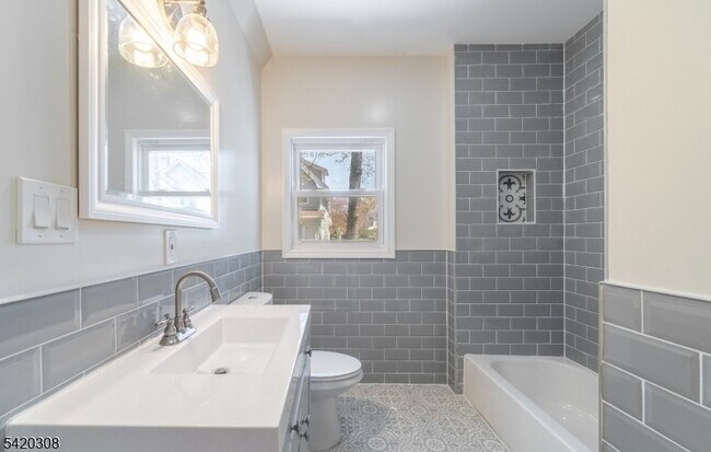 Building Photo - 155 Tichenor Ave