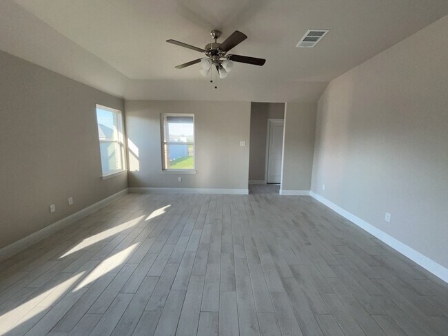 Building Photo - 612 Amenduni Ln