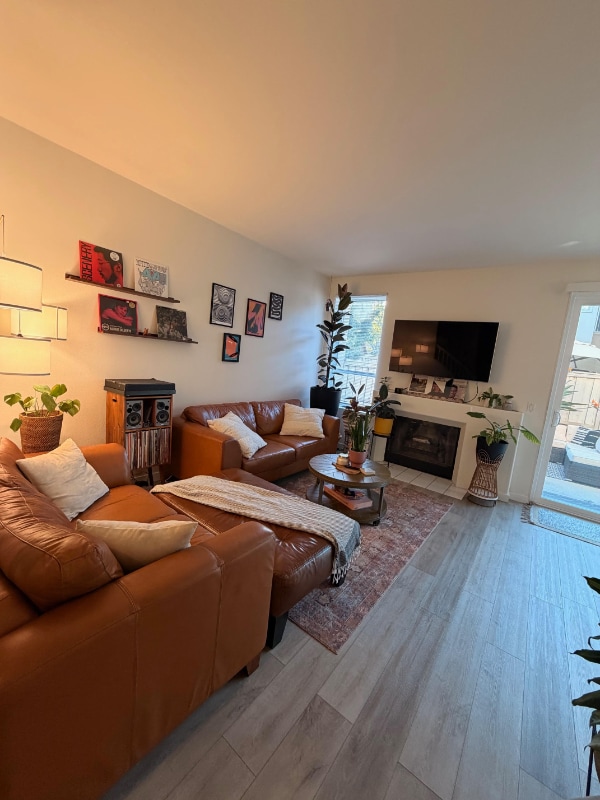 Building Photo - 2183 Lago Madero