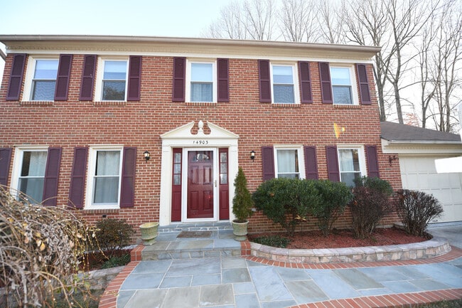 Building Photo - Gorgeous 4 BR 2+2 Baths Colonial - Finished Walk-Out Basement and Car Garage