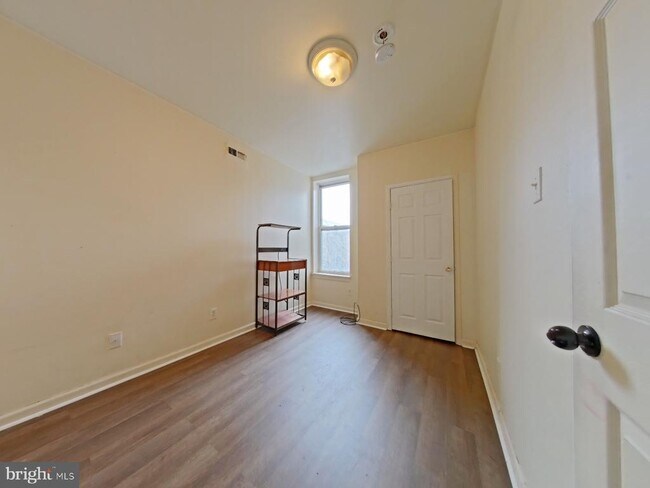 Building Photo - 1422 Willington St