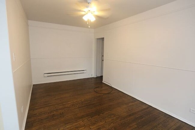 Interior Photo - 4501-4515 N Malden St