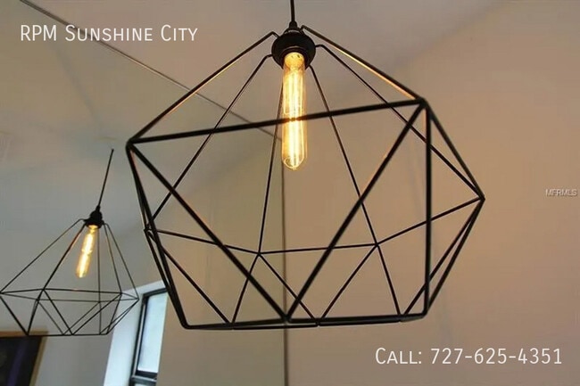 Building Photo - 1301 E Cayuga St