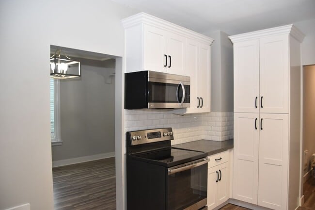 Building Photo - Fully Updated 3 Bedroom 2 Bath Tacoma 2 Story