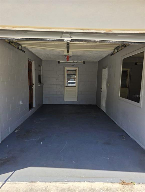 Building Photo - 904 E Crenshaw St
