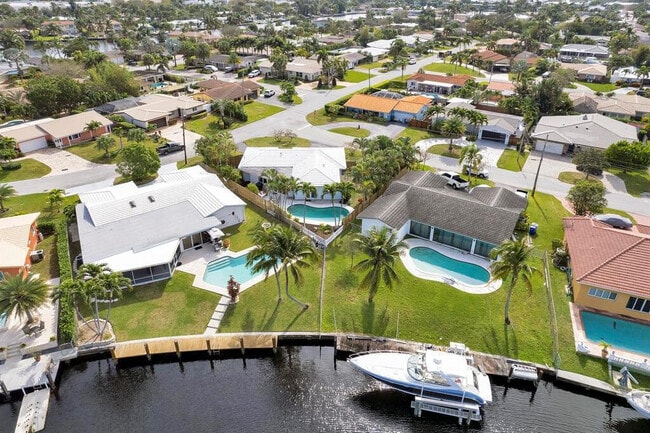 Building Photo - 999 SE 6th Terrace