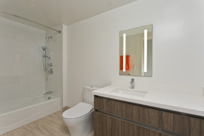 Building Photo - 1515 Liona St