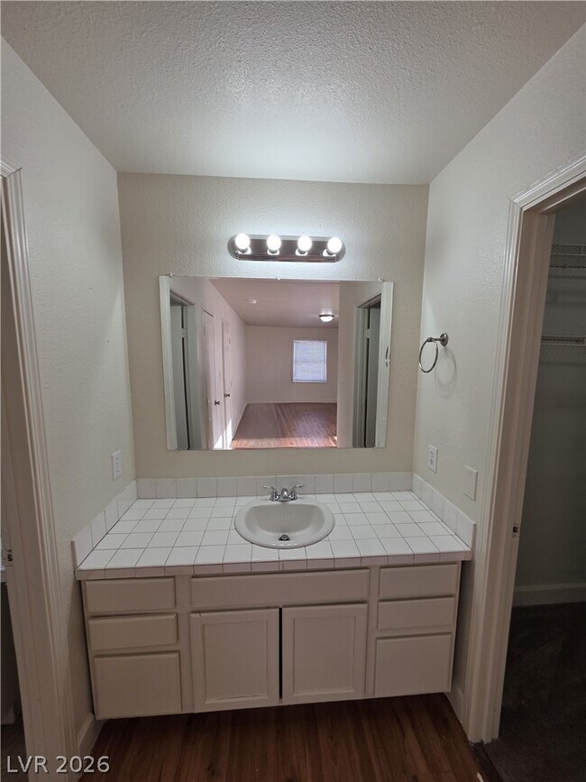 Building Photo - 1590 Mustang Dr