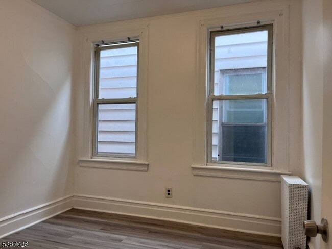 Building Photo - 162 Parker St