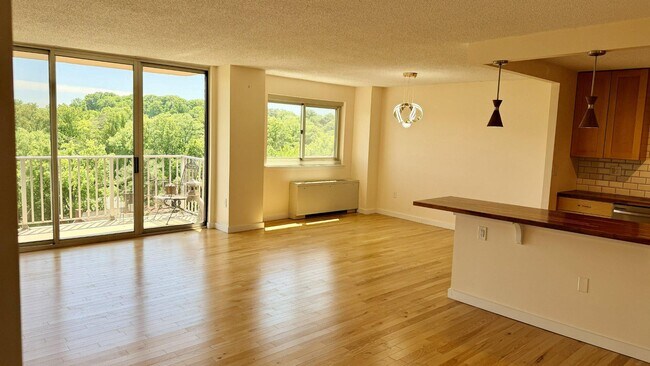 Building Photo - 1225 Martha Custis Dr