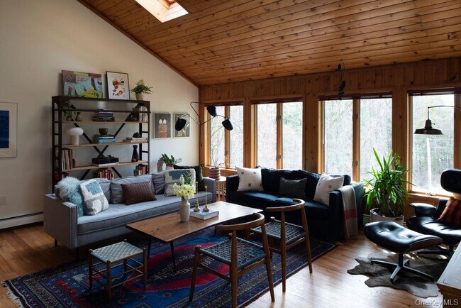 Building Photo - 42 Lake Pleasant Rd