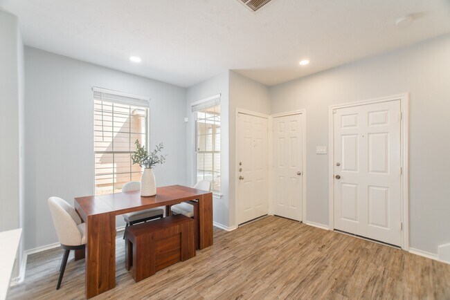 Building Photo - 262 Liriope Ct