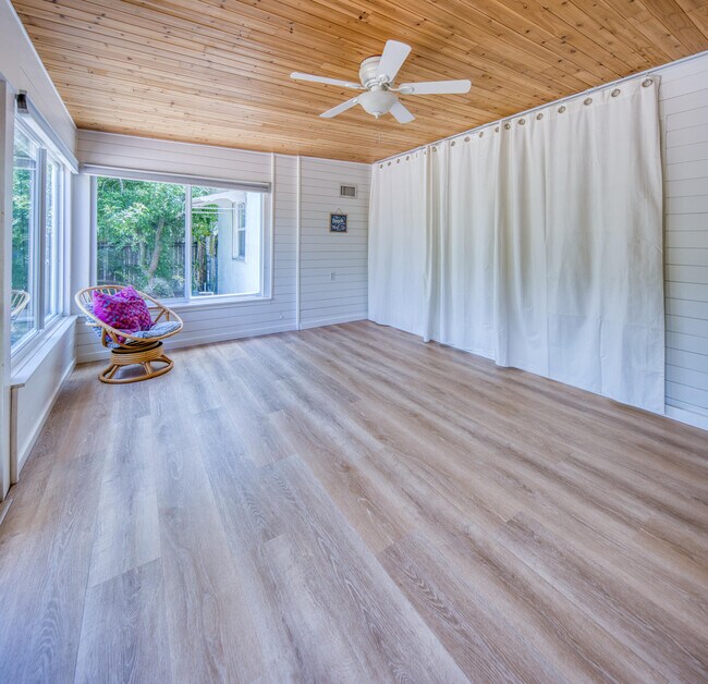Building Photo - 1218 N Ocean Breeze
