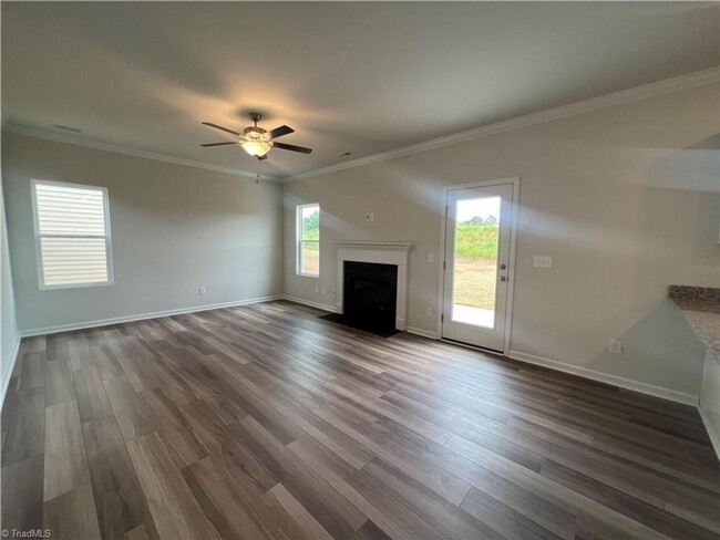 Building Photo - Fabulous 4 Bedroom 2.5 Bath Home in High P...